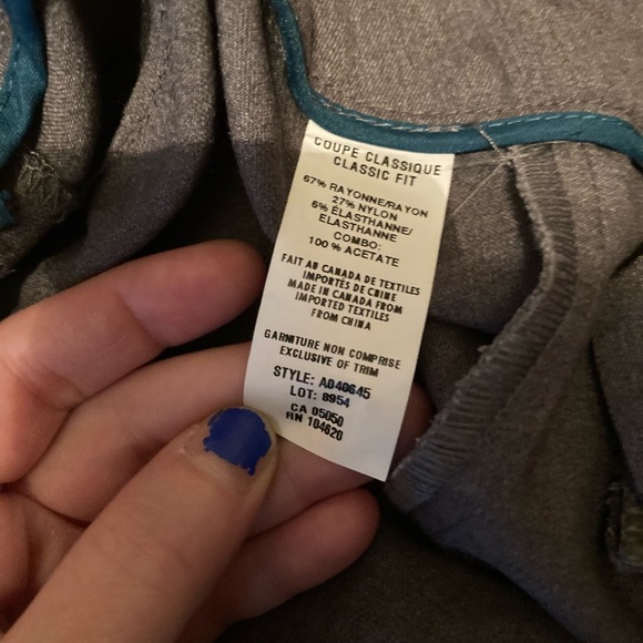 Beige business suit with blue satin ribbed tank - Picture 4 of 6